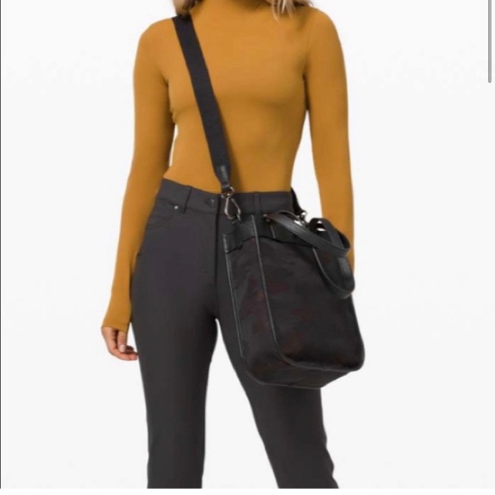 Lululemon Now and Always Tote mini - Picture 2 of 8